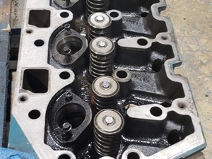 Used International DT466E Head (Stock #CH1016)) Part Image
