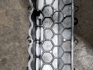 Used Isuzu 4HE1XS Valve Cover (Stock #V1007)) Part Image