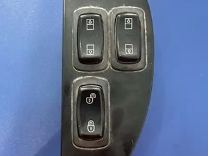 Used Mack Vision Door Electric Switch (Stock #SW07)) Part Image