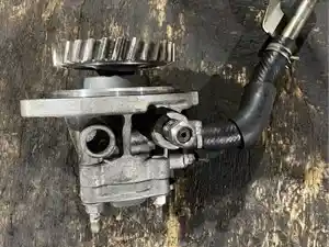 Used Isuzu 4HK1 Steering Pump Image