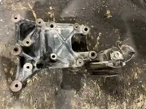 Used Isuzu Bracket (Stock #EB1224)) Part Image