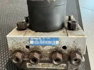 Used Wabco ABS-E ABS Modulator Valve Image