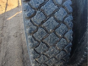 Used 1999 11R24.5 BRIDGESTONE Tire (Stock #3483-KW-5)) Part Image