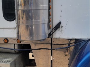 Used 2000 Peterbilt 379 Air Cleaner Image