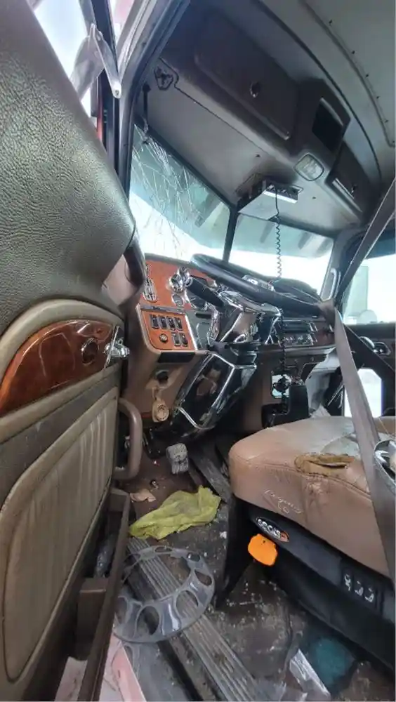 Used 2006 Peterbilt 379 Seat for sale Sturgeon County Alberta Canada