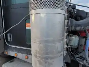 Used 2007 Peterbilt 379 Air Cleaner Image