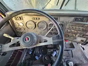 Used 1994 Kenworth T600 Cab (Stock #3741-KW-11)) Part Image
