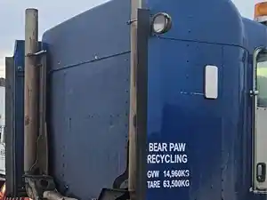 Used 2004 Kenworth T800B Sleeper Image