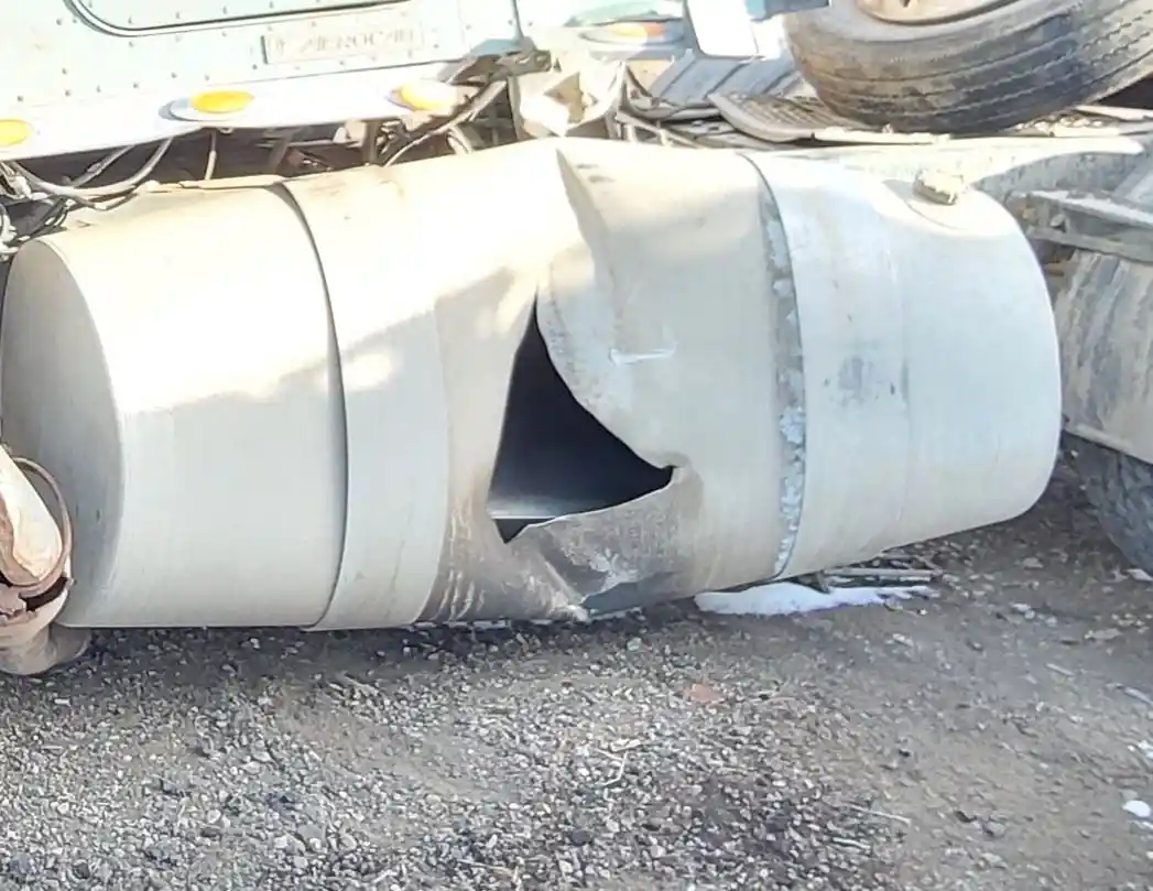 Used 2005 Kenworth W900 Fuel Tank for sale Sturgeon County Alberta