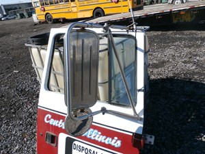 Used 1996 Ford LTS9000 Mirror Image