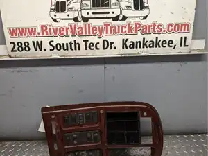 Used 2002 Mack CH613 Instrument Cluster Image