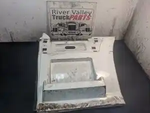 Used 2005 Volvo VNL Tank Fairing (Stock #230097-5)) Part Image