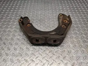 Used Universal Mack Universal Engine Mount (Stock #P-11694)) Part Image