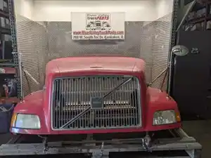 Used 2001 Volvo VNL Hood (Stock #240505-3)) Part Image