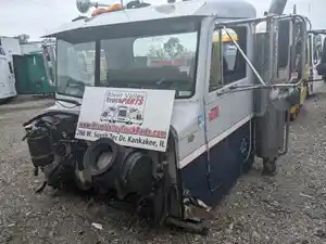 Used 2004 Peterbilt 330 Cab (Stock #230031-14)) Part Image