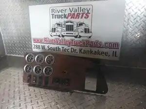 Used 2007 Peterbilt 387 Instrument Cluster Image