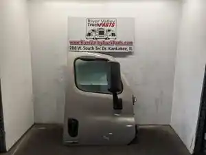 Used 2017 Freightliner Cascadia 125 Door (Stock #240366-3)) Part Image