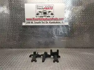 Used Bracket (Stock #P-1013661)) Part Image