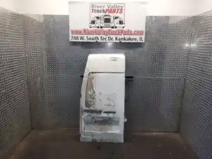 Used Door (Stock #P-1013344)) Part Image