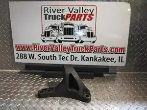 Used Engine Mount (Stock #P-1013961)) Part Image