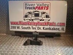 Used Engine Mount (Stock #P-1014098)) Part Image
