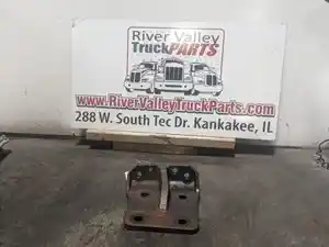 Used Engine Mount (Stock #P-1012191)) Part Image