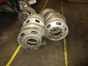 Used 2005 22.5" 22.5 X 8.25 Wheel (Stock #21403335)) Part Image