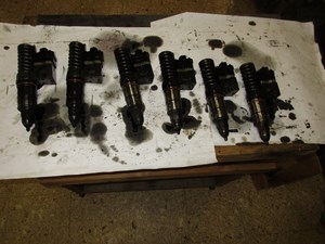 Used Detroit Series 60 12.7 DDEC III Injector (Stock #21403485)) Part Image