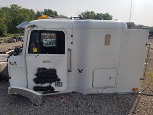 Used 1996 Freightliner FLD120SD Cab (Stock #FR-0479-3)) Part Image