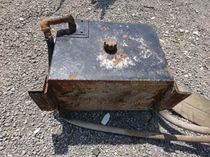 Used 1999 Volvo WG Hydraulic Tank (Stock #VV-0459-18)) Part Image