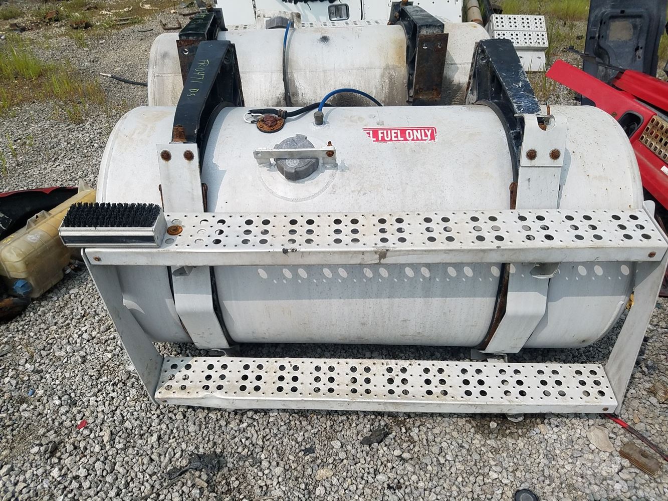 2000 Freightliner FLD120 (Stock FR047114) Fuel Tanks TPI