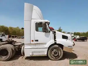 Used 2000 Volvo VNL Cab Fairing (Stock #VV-0783-20)) Part Image