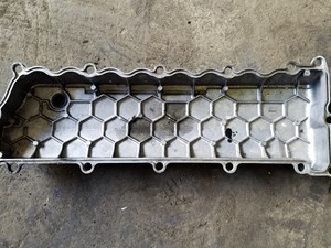 Used 2001 Isuzu 4HE1-XS Valve Cover (Stock #GM-0591-15)) Part Image