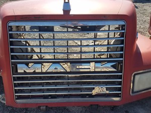 Used 2001 Mack CL713 Grille (Stock #MK-0581-10)) Part Image