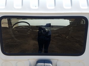 Used 2004 GMC T7500 Back Window (Stock #GM-0527-21)) Part Image