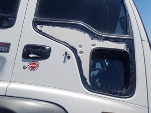 Used 2004 GMC T7500 Cab (Stock #GM-0527-28)) Part Image