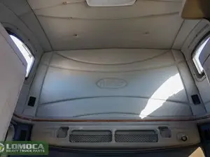 Used 2004 Peterbilt 387 Sleeper Part Image