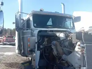 Used 2005 Freightliner Classic 120 Cab (Stock #FR-0650-15)) Part Image