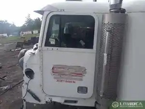 Used 2005 Freightliner Classic 120 Door (Stock #FR-0650-27)) Part Image