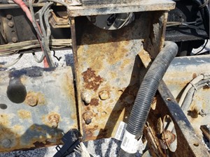 Used 2005 Freightliner FLD120SD Cab Mount (Stock #FR-0675-22)) Part Image