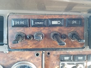 Used 2005 Kenworth T800 Dash Control Module (Stock #KW-0573-21)) Part Image