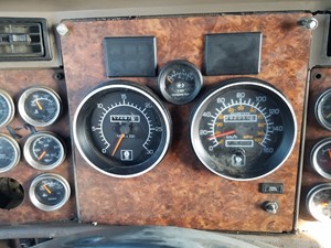 Used 2005 Kenworth T800 Instrument Cluster (Stock #KW-0573-16)) Part Image