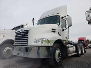 Used 2005 Mack CXN613 Cab (Stock #MK-0702-13)) Part Image