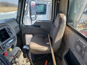 Used 2005 Mack CXN613 Seat (Stock #MK-0702-2)) Part Image