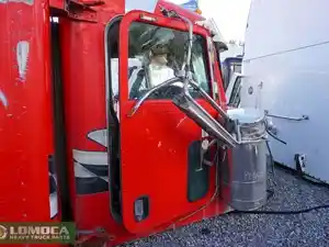 Used 2005 Peterbilt 378 Cab (Stock #PT-0625-3)) Part Image