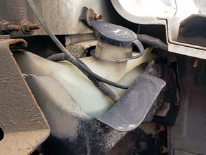 Used 2006 GMC C7500 Windshield Washer Reservoir (Stock #GM-0438-12)) Part Image