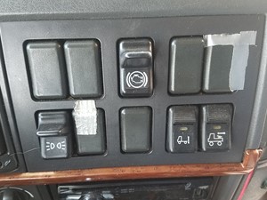 Used 2006 Volvo VNL Dash Control Module (Stock #VV-0493-14)) Part Image