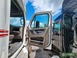 Used 2011 Freightliner Cascadia 125 Door (Stock #FR-0788-27)) Part Image