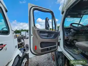 Used 2011 Freightliner Cascadia 125 Door (Stock #FR-0788-26)) Part Image