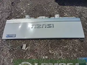 Used 2012 Isuzu NRR Grille (Stock #IZ-0683-24)) Part Image